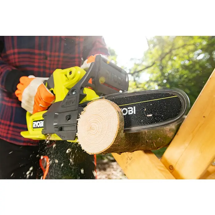 Ryobi ONE+ Akumulatorska lančana pila RY18CS20A-0 - 18 V, Litij-ionska, Bez akumulatora, Dužina mača: 20 cm - Proizvod u upotrebi