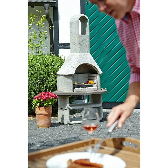 Buschbeck Grillkamin Capri - Hauptgrillfläche: 54 x 34 cm, Feuerfester Leichtbeton - Anwendungsbeispiel