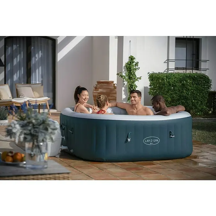Bestway Lay-Z-Spa Außen-Whirlpool Ibiza Air-Jet - 180 x 180 x 66 cm, 778 l, Geeignet für: 4 - 6 Personen - Anwendungsbeispiel