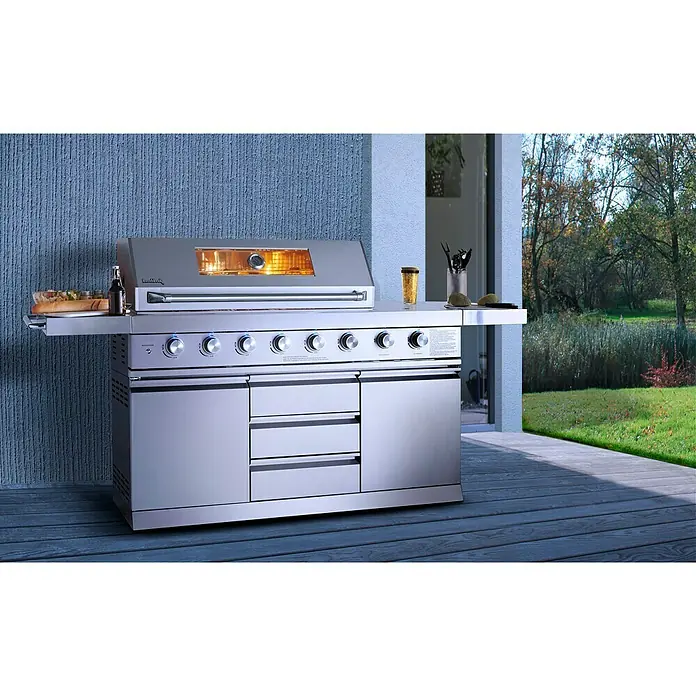 Buschbeck Outdoorküche Bristol - L x B x H: 214,8 x 64,5 x 119 cm, Edelstahl, Hauptgrillfläche: 96 x 45,5 cm, Anzahl Brenner: 8 - Stimmungsaufnahme