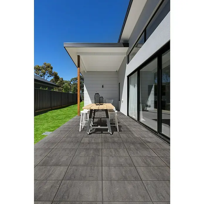 Terrassenplatte Saturn - Grau, 50 x 50 x 4 cm, Beton - Stimmungsaufnahme