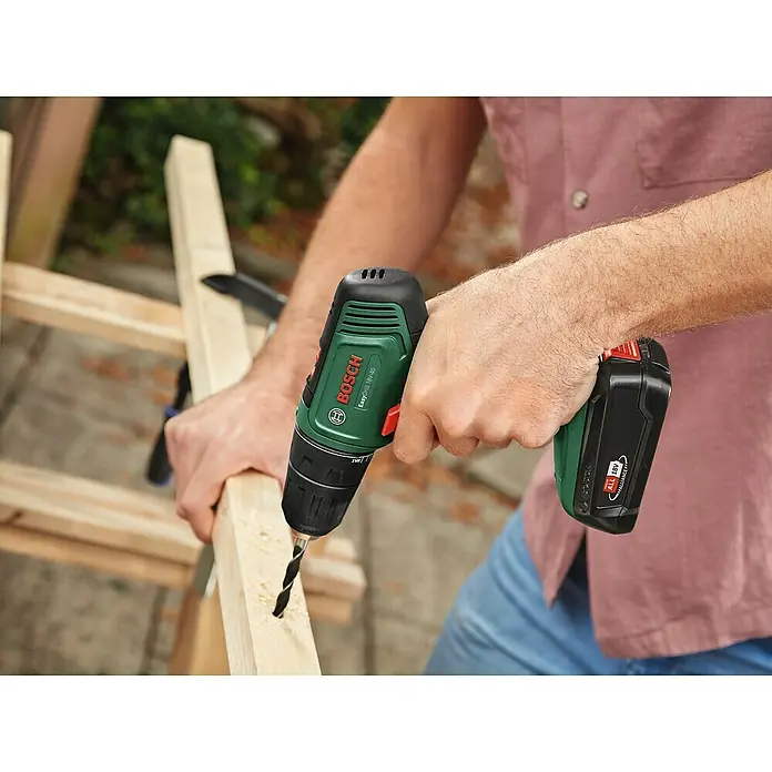 Bosch 18 V Power for All Akku-Bohrschrauber EasyDrill 18V-40 - 18 V, 1 Akku, 2 Ah, Leerlaufdrehzahl: 430 U/min - 1.630 U/min - Anwendungsbeispiel