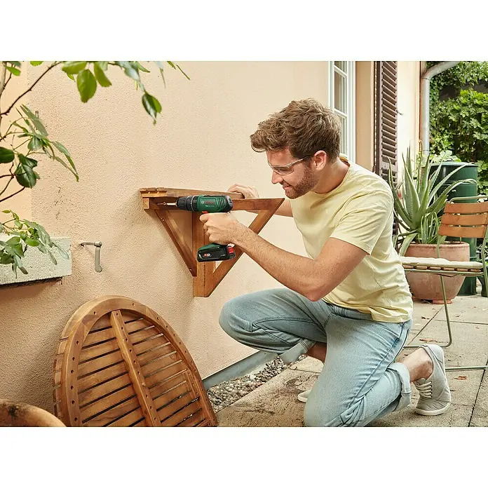Bosch 18 V Power for All Akku-Schlagbohrschrauber EasyImpact 18V-40 - 18 V, 1 Akku, Leerlaufdrehzahl: 430 U/min - 1.630 U/min, 2 Ah - Anwendungsbeispiel