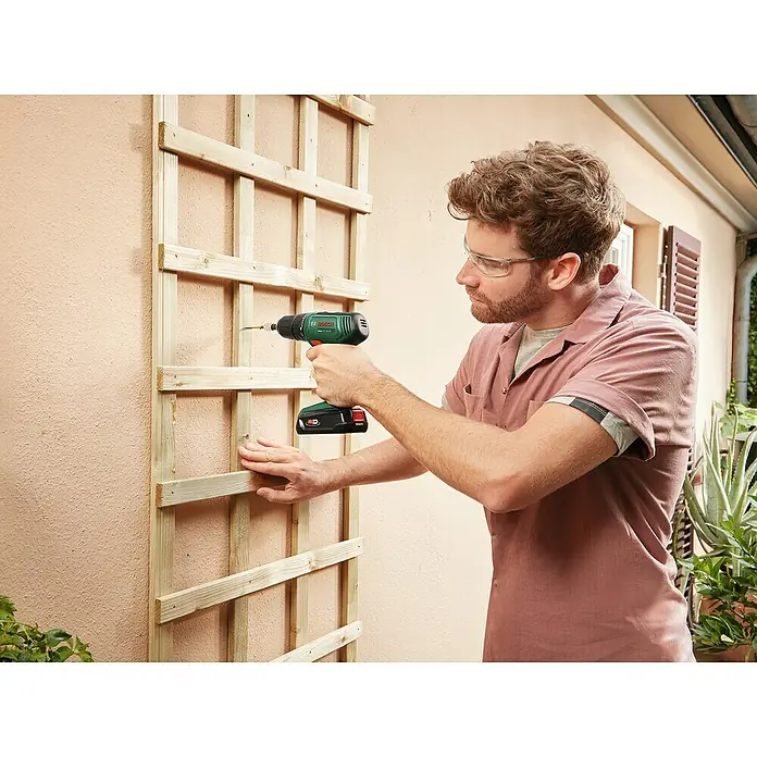 Bosch 18 V Power for All Akku-Bohrschrauber EasyDrill 18V-40 - 18 V, 1 Akku, 2 Ah, Leerlaufdrehzahl: 430 U/min - 1.630 U/min - Anwendungsbeispiel