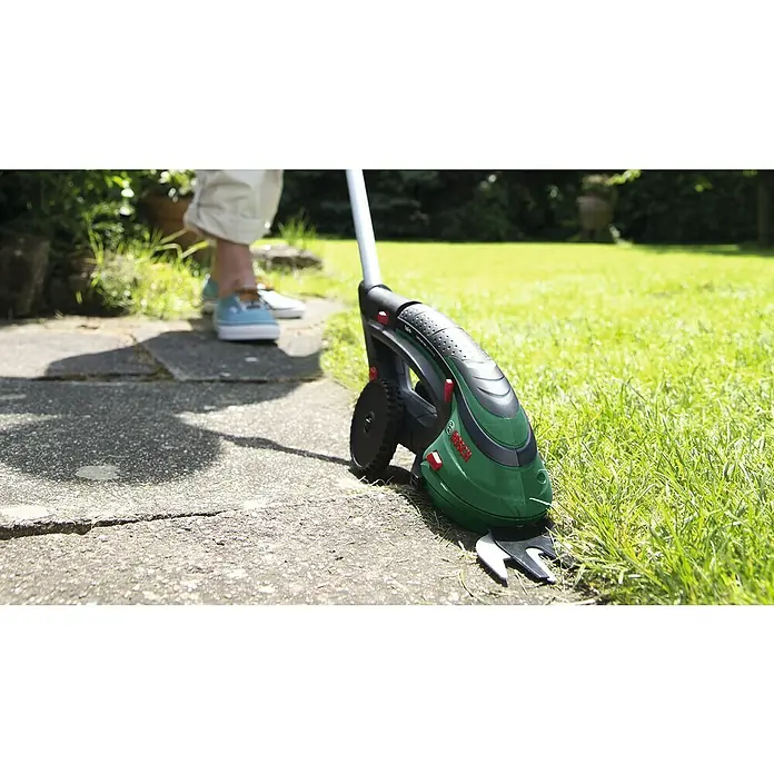 Bosch ISIO Akumulatorske škare za travu i grmove - 3,6 V, Litij-ionska, 1 baterija, Širina noža: 8 cm - Proizvod u upotrebi