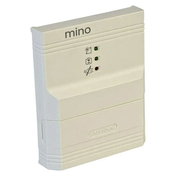 Regulador solar MINO V2 - 12 A, 16 V, L x An x Al: 3 x 11,6 x 14 cm - Vista angular