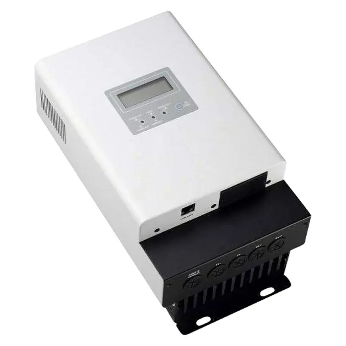 Regulador solar SCC - MPPT - 3 kV, 48 V, L x An x Al: 12,8 x 16,5 x 31,5 cm, Regulador MPPT - Vista angular
