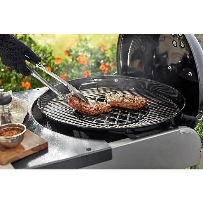 Weber Gourmet BBQ System Grillrost - Gusseisen, Geeignet für: Kugelgrill 57 cm - Anwendungsbeispiel