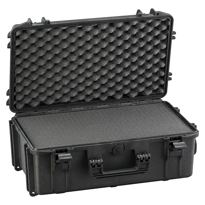 Wasserdichter Koffer MAX520 - L x B x H: 574 x 361 x 225 mm, Mit Würfelschaumstoffeinlage, Schwarz, Kunststoff - Diagonale Ansicht