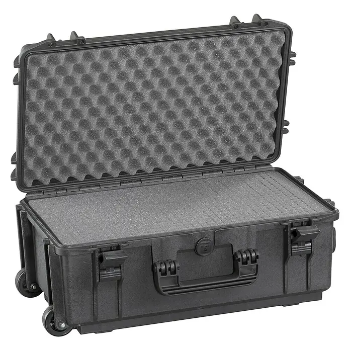 Wasserdichter Koffer MAX520TR - L x B x H: 585 x 361 x 238 mm, Mit Würfelschaumstoffeinlage, Ausziehbarer Trolley, Schwarz, Kunststoff - Diagonale Ansicht