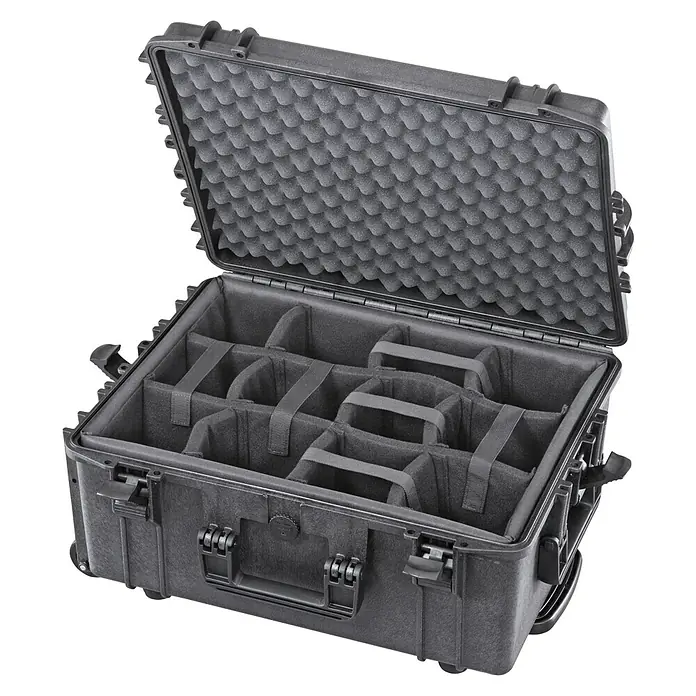 Wasserdichter Koffer MAX540 - L x B x H: 594 x 473 x 270 mm, Mit Fototasche, Schwarz, Kunststoff - Diagonale Ansicht