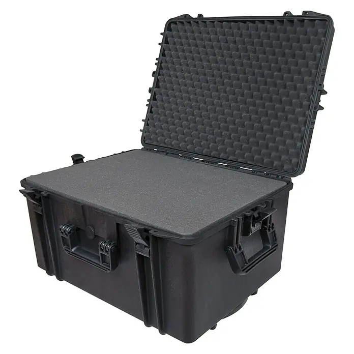 Wasserdichter Koffer MAX620 - L x B x H: 687 x 528 x 366 mm, Mit Würfelschaumstoffeinlage, Schwarz, Kunststoff - Diagonale Ansicht