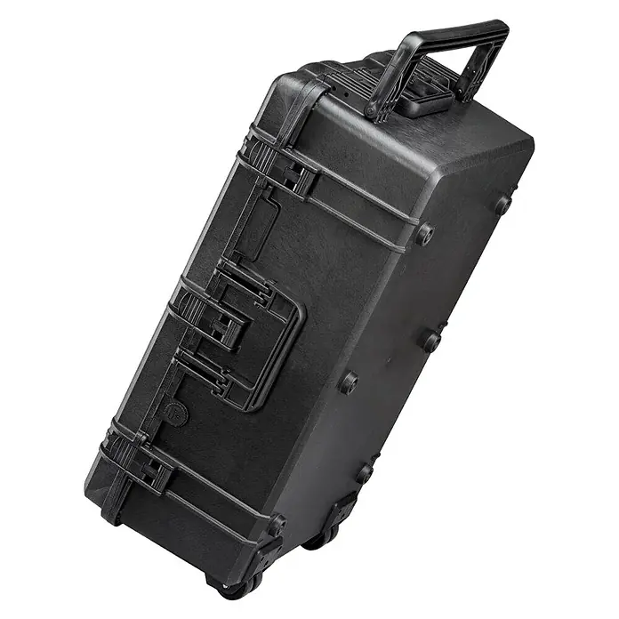 Wasserdichter Koffer MAX750 - L x B x H: 816 x 540 x 316 mm, Mit Würfelschaumstoffeinlage, Schwarz, Kunststoff - Diagonale Ansicht