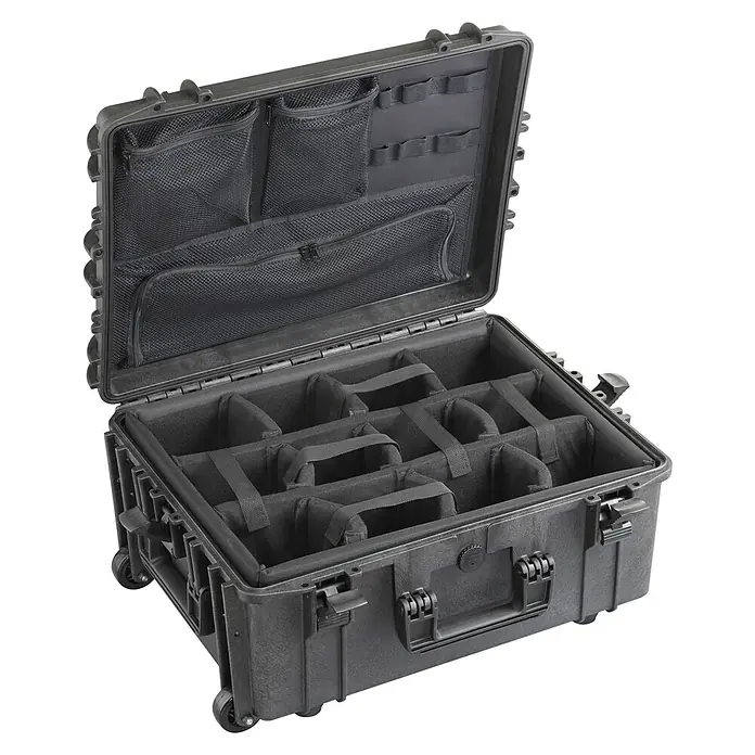 Wasserdichter Koffer MAX540 - L x B x H: 594 x 473 x 270 mm, Mit Fototasche & Organizer, Schwarz, Kunststoff - Diagonale Ansicht