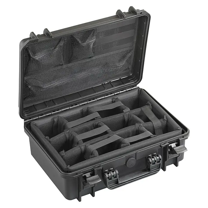 Wasserdichter Koffer MAX430 - L x B x H: 464 x 366 x 176 mm, Mit Fototasche & Organizer, Schwarz, Kunststoff - Diagonale Ansicht