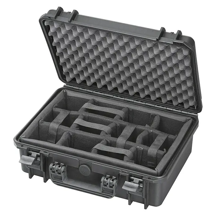 Wasserdichter Koffer MAX430 - L x B x H: 464 x 366 x 176 mm, Mit Fototasche, Schwarz, Kunststoff - Diagonale Ansicht