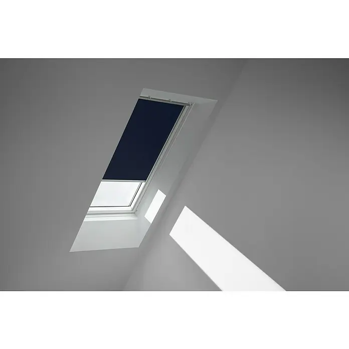 Velux Estor para ventana de techo DKL M04 1100S - Color: Azul, Color riel: Aluminio, Manual - Foto ambiente