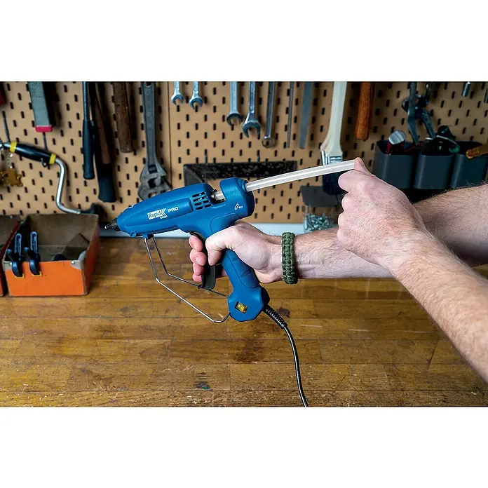 Rapid Heißklebepistole EG 320 PRO - Durchmesser Klebepatrone: 12 mm, 195 °C selbst regulierend, 120 W - Anwendungsbeispiel