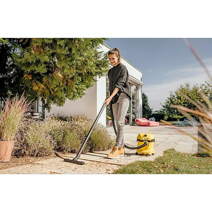 Kärcher Usisivač za mokro i suho usisavanje WD 2 Plus V-12/4/18 - 1.000 W, 12 l - Proizvod u upotrebi