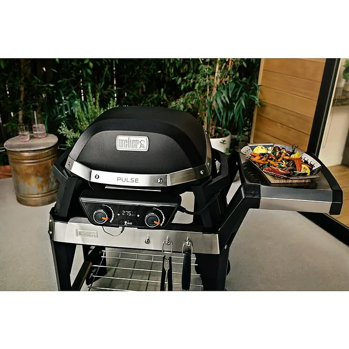 Weber Barbacoa eléctrica Pulse 2000 con carro - 2,2 kW, Superficie parrilla: 49 x 39 cm - Foto ambiente