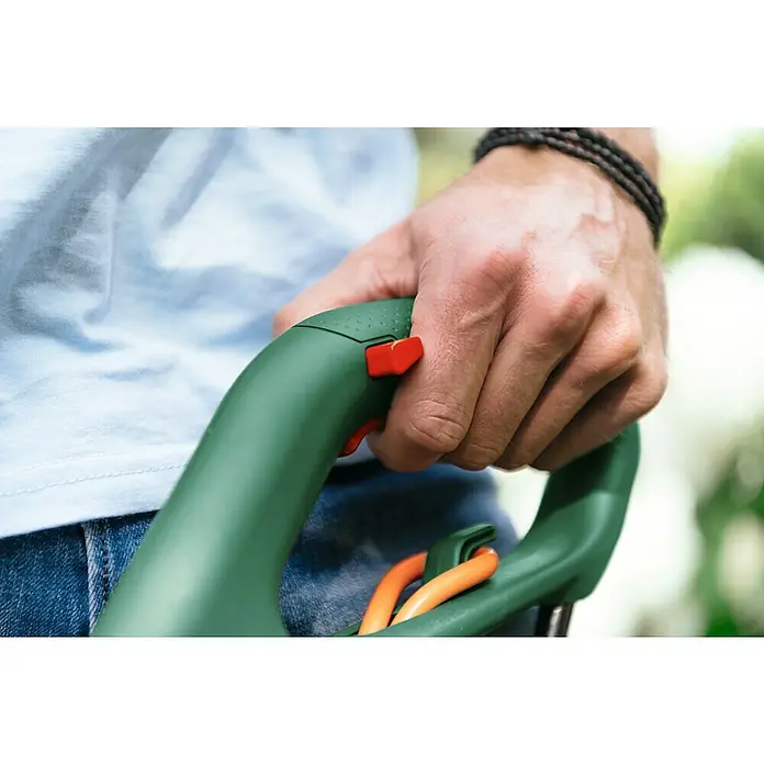 Bosch Električni trimer za travu EasyGrassCut 23 - 280 W, Širina reza: 23 cm - Proizvod u upotrebi