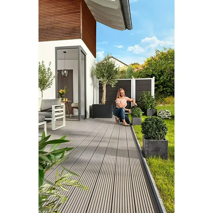 Kovalex WPC-Terrassendiele Exklusiv nach Maß - 300 x 14,5 x 2,6 cm, Grau, Mattiert - Anwendungsbeispiel