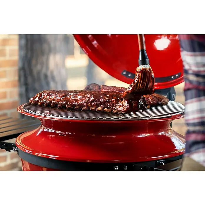 Kamado Joe Holzkohlegrill Kettle Joe - Rot, Hauptgrillfläche: Ø 55 cm - Anwendungsbeispiel