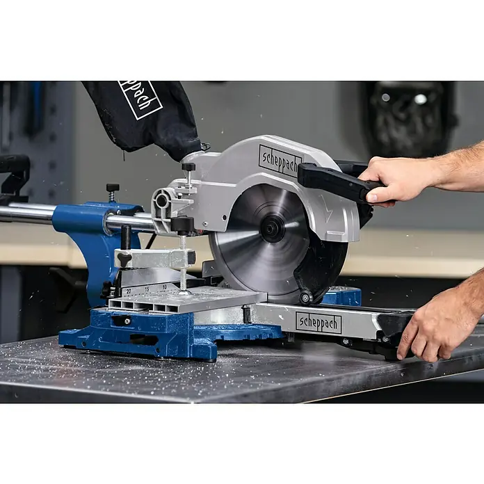 Scheppach Kapp- & Gehrungssäge HM110MP - 2.000 W, Durchmesser Sägeblatt: 254 mm, Leerlaufdrehzahl: 3.200 U/min - 4.500 U/min - Anwendungsbeispiel