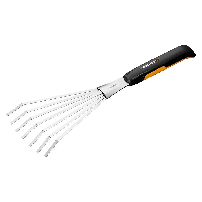 Fiskars Xact Draadbezem - Kleine klussen - Diagonaal zicht