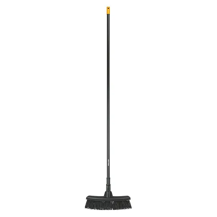 Fiskars Solid Tuinbezem - Werkbreedte: 38 cm, zwart/rood - Vooraanzicht