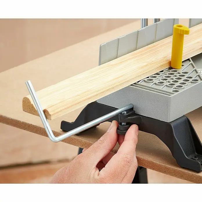 Stanley Gehrungslade 1-20-800 mit Säge - 560 x 143 x 95 mm - Anwendungsbeispiel