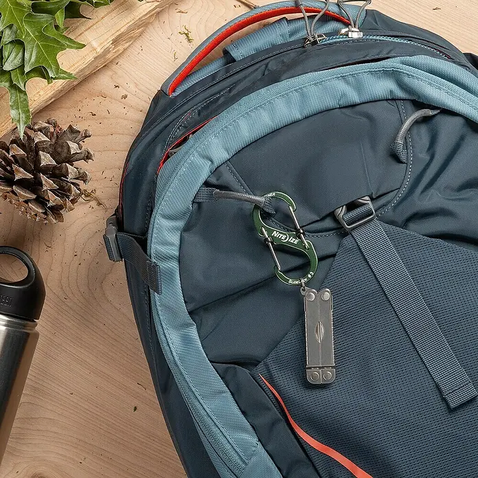 Nite Ize Doppelkarabiner S-Biner Slidelock - Aluminium, Olivgrün - Anwendungsbeispiel