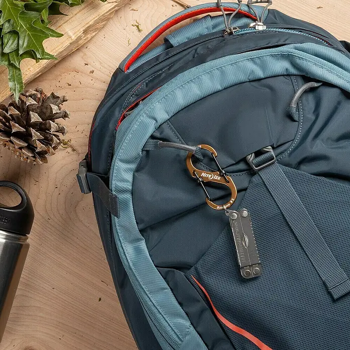 Nite Ize Doppelkarabiner S-Biner Slidelock - Aluminium, Kojotenbraun - Anwendungsbeispiel