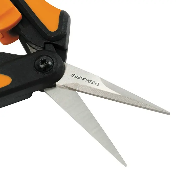 Fiskars Solid Gartenschere Microtip SP 130 - Länge: 21,5 cm - Detailaufnahme