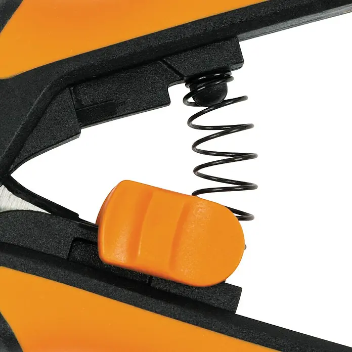 Fiskars Solid Gartenschere Microtip SP 130 - Länge: 21,5 cm - Detailaufnahme