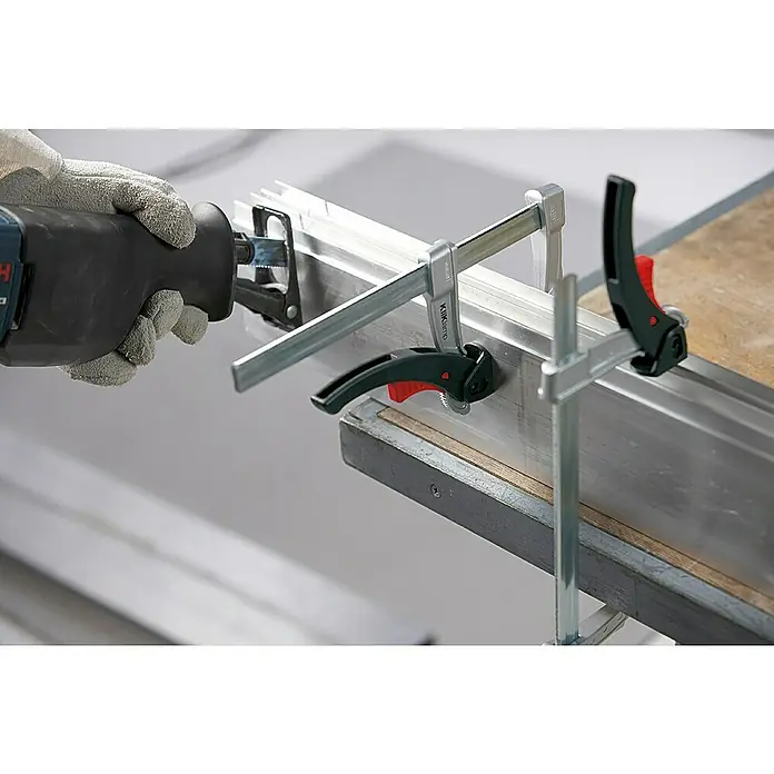Bessey Magnesium-Zwinge KliKlamp KLI 25 - Spannweite: 250 mm, Ausladung: 80 mm - Anwendungsbeispiel