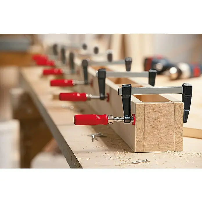 Bessey Druckguss-Schraubzwinge LM 15/8 - Spannweite: 150 mm, Ausladung: 80 mm - Anwendungsbeispiel