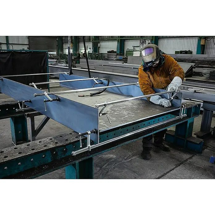 Bessey Hochleistungszwingen-Set SLV 100 M - Spannweite: 1.000 mm, Spreizweite: 340 - 1.250 mm, Ausladung: 120 mm - Anwendungsbeispiel