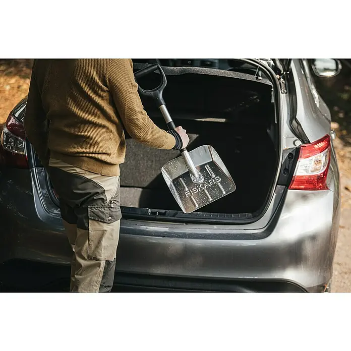 Fiskars Solid Autoschaufel - Breite: 25,5 cm, Aluminium, Geeignet für: Schnee - Anwendungsbeispiel