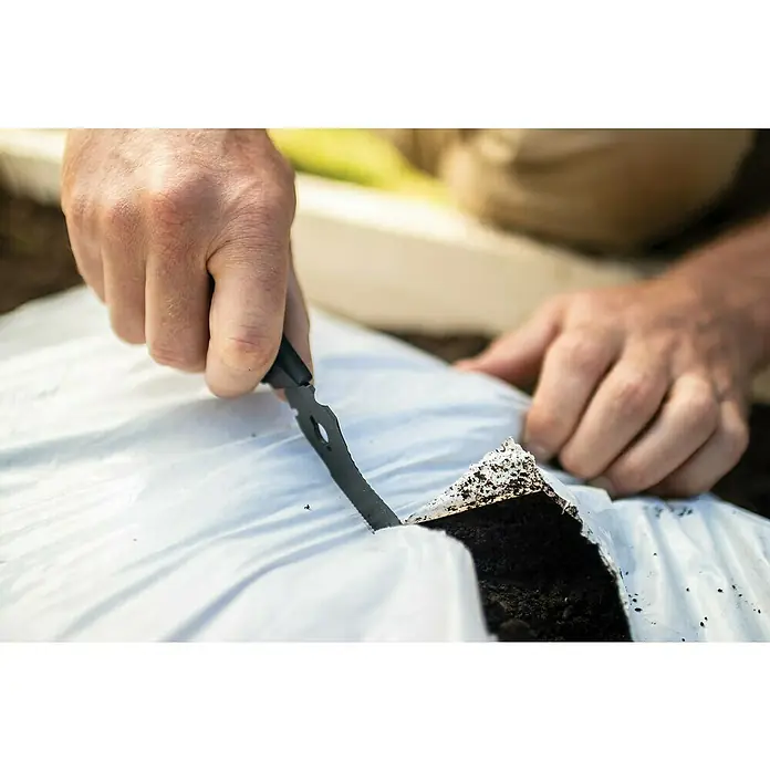 Fiskars Solid Mehrzweck-Schere Cut + More SP341 - Länge: 23 cm - Anwendungsbeispiel