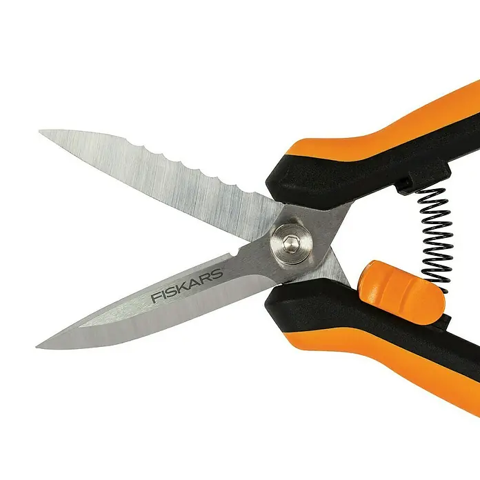 Fiskars Solid Mehrzweck-Schere SP320 - Länge: 20,6 cm - Detailaufnahme
