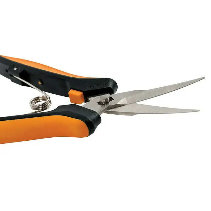 Fiskars Solid Gartenschere Micro-Tip SP160 - Gebogen, Länge: 17,1 cm - Detailaufnahme