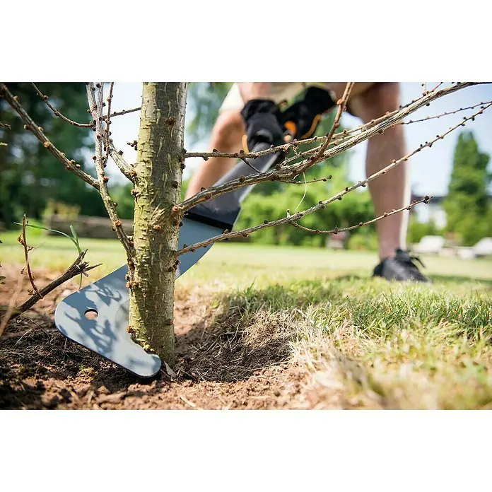 Fiskars Machete XA23 - Länge: 94,5 cm - Anwendungsbeispiel