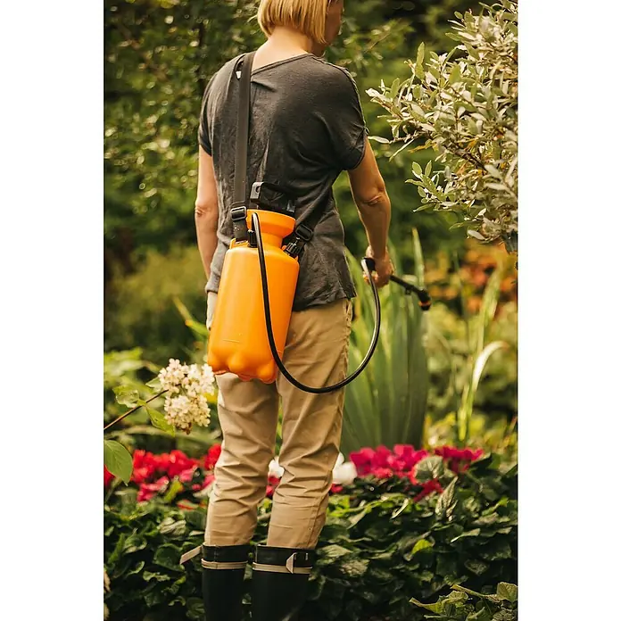 Fiskars Drucksprüher - 5 l, 3 bar - Anwendungsbeispiel