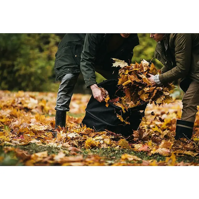 Fiskars Ergo Pop-Up Gartenabfallsack - 175 l - Anwendungsbeispiel