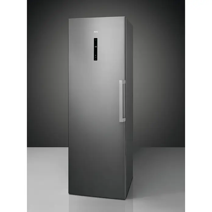 AEG Congelador AGB728E3NX - Contenido útil total: 279 l, 65 x 59,5 x 186 cm, Acero inoxidable - Foto ambiente
