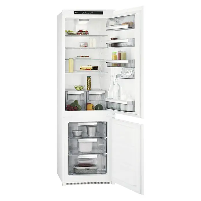 AEG Nevera combi SCK818E3FS - Contenido útil total: 265 l, 54,9 x 54,8 x 177,2 cm, Blanco - Producto en uso