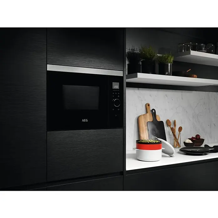 AEG Microondas empotrado MBE2657DEM - 900 W, 26 l - Foto ambiente