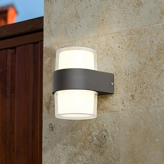 Searchlight Wandlamp voor buiten - 11 x 9,5 x 13,3 cm, Zwart, IP44 - Sfeeropname