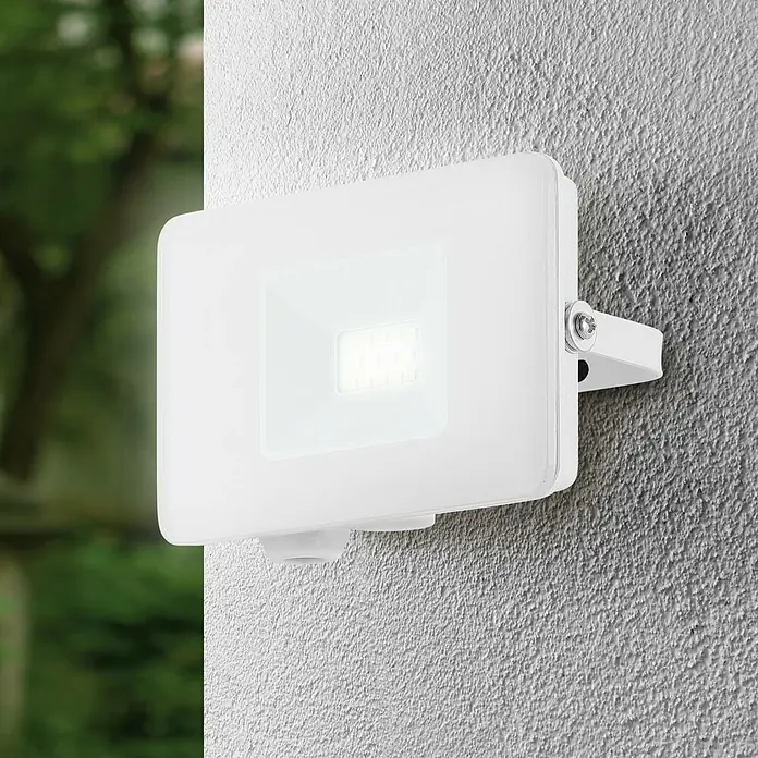 Eglo Aplique exterior LED Faedo 3 - 1 luz, 10 W, Color de luz: Blanco frío, IP65, Blanco - Foto ambiente
